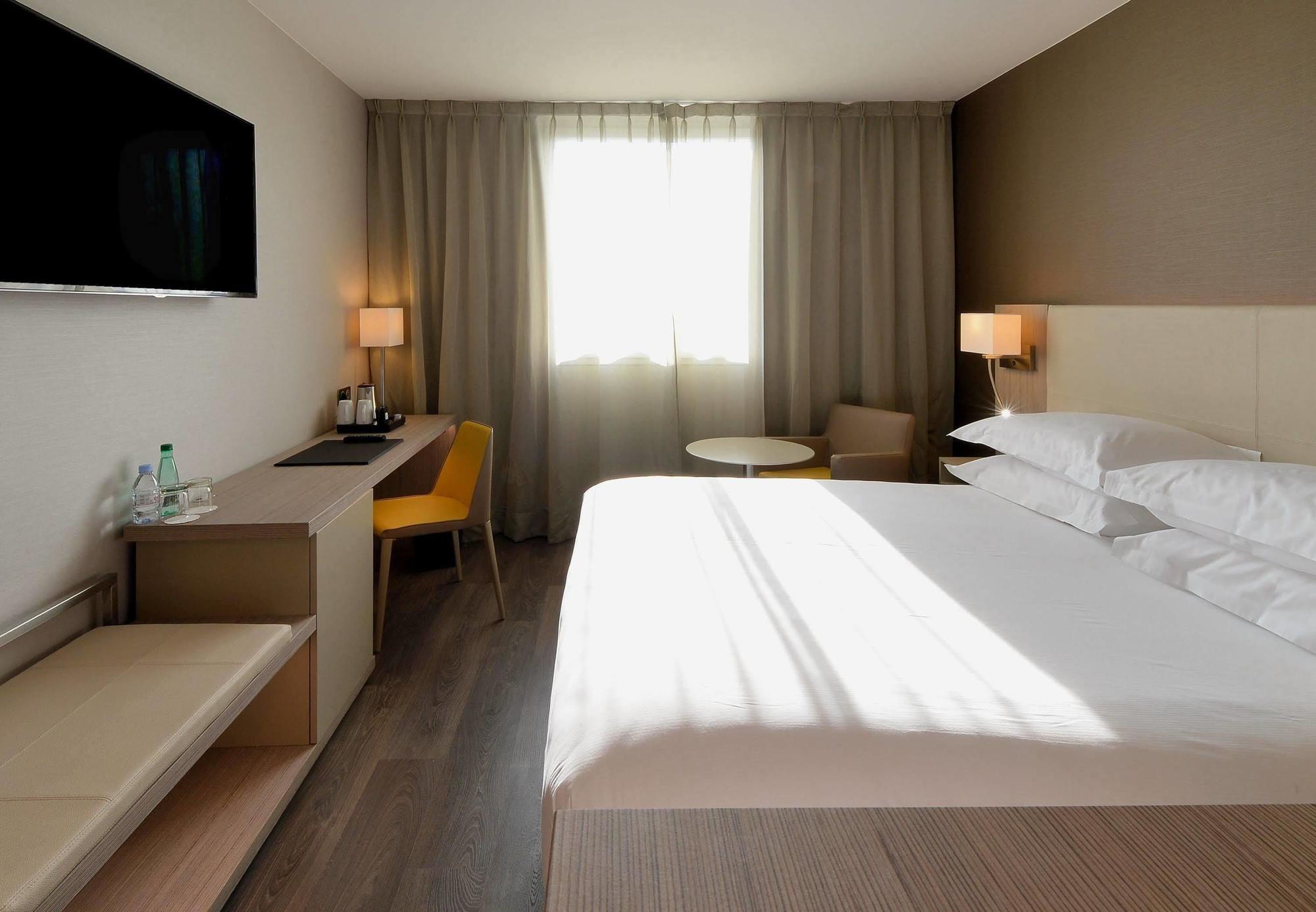 Ac Hotel By Marriott Marseille Prado Velodrome Екстер'єр фото